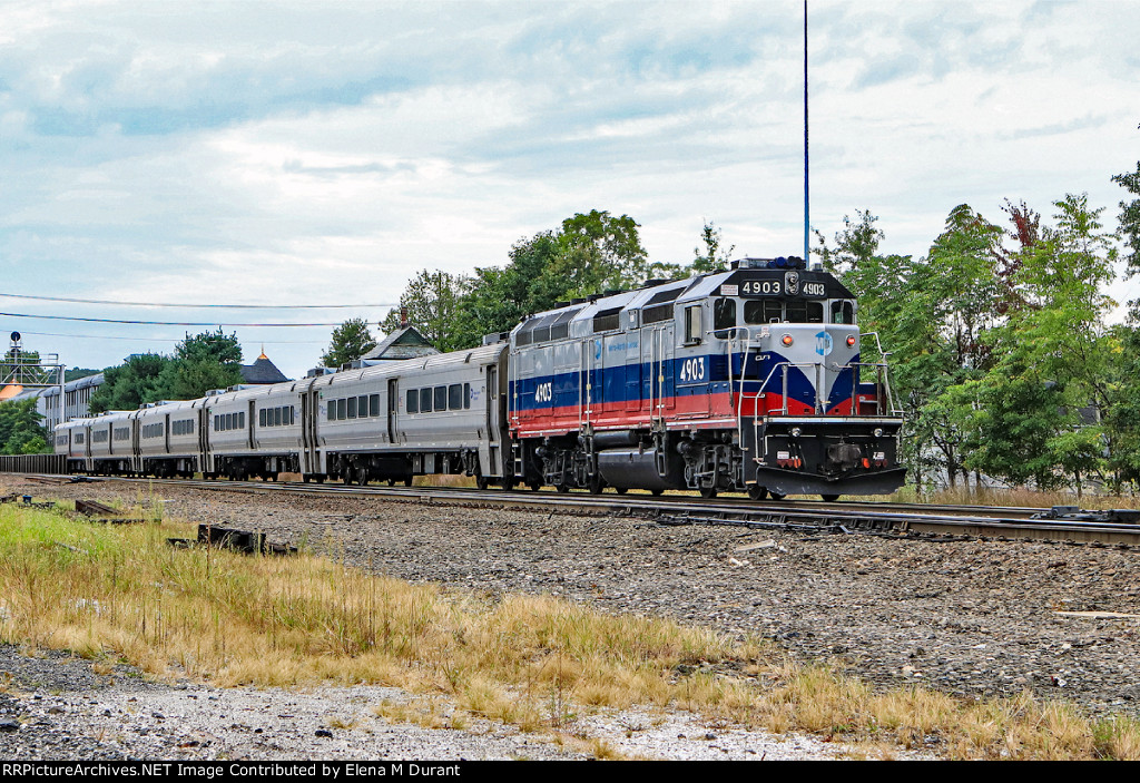 MNCR 4903 on train 9162